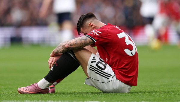 เชชโก้เจ็บเข่า พักราวหนึ่งเดือน แมนฯ ยูไนเต็ดเจอปัญหาเพิ่มก่อนลุยโปรแกรมหนัก